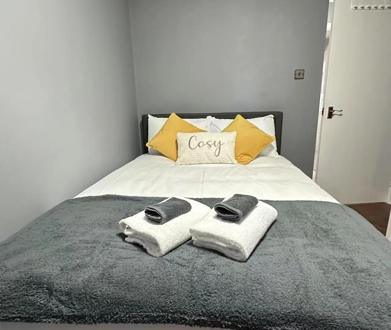 Two Bedroom Flat In Edinburgh City Center