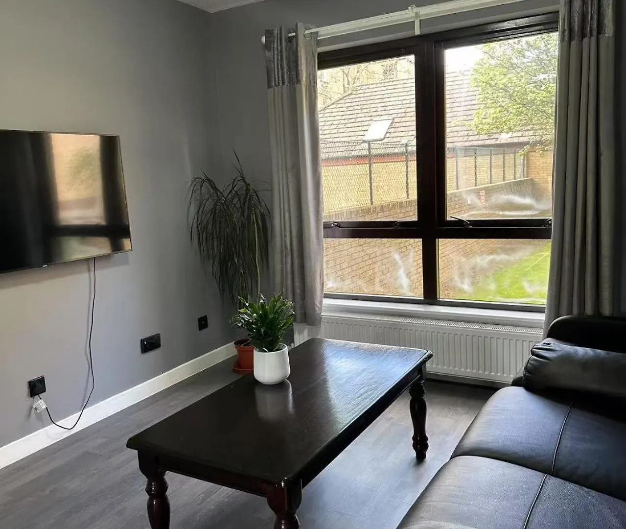 Two Bedroom Flat In Edinburgh City Center 0*,  Reino Unido