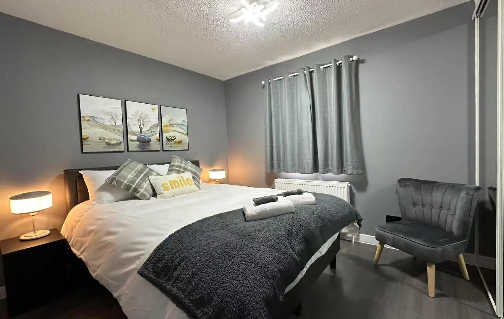 Two Bedroom Flat In Edinburgh City Center